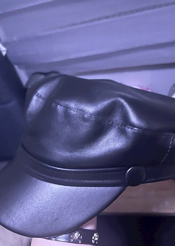 Kemer Detaylı Siyah Deri Goth Kadın Şapka - Görsel 2