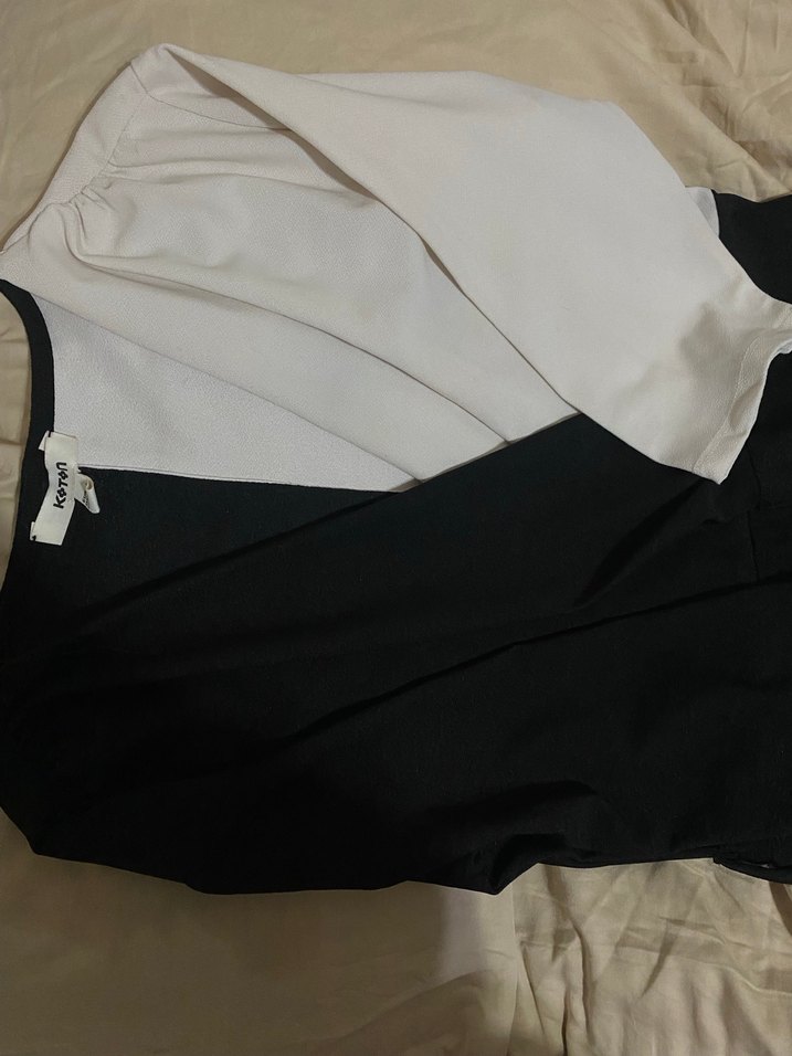 Siyah Beyaz V Yaka Drapeli Tulum - Görsel 2