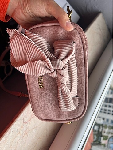 GUESS ÇANTA