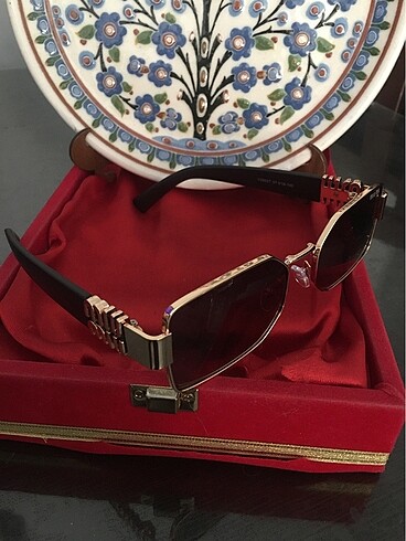 Miu Miu dan harika bir kadın güneş gözlüğü... - Görsel 2