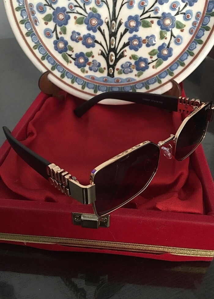 Miu Miu dan harika bir kadın güneş gözlüğü... - Görsel 2