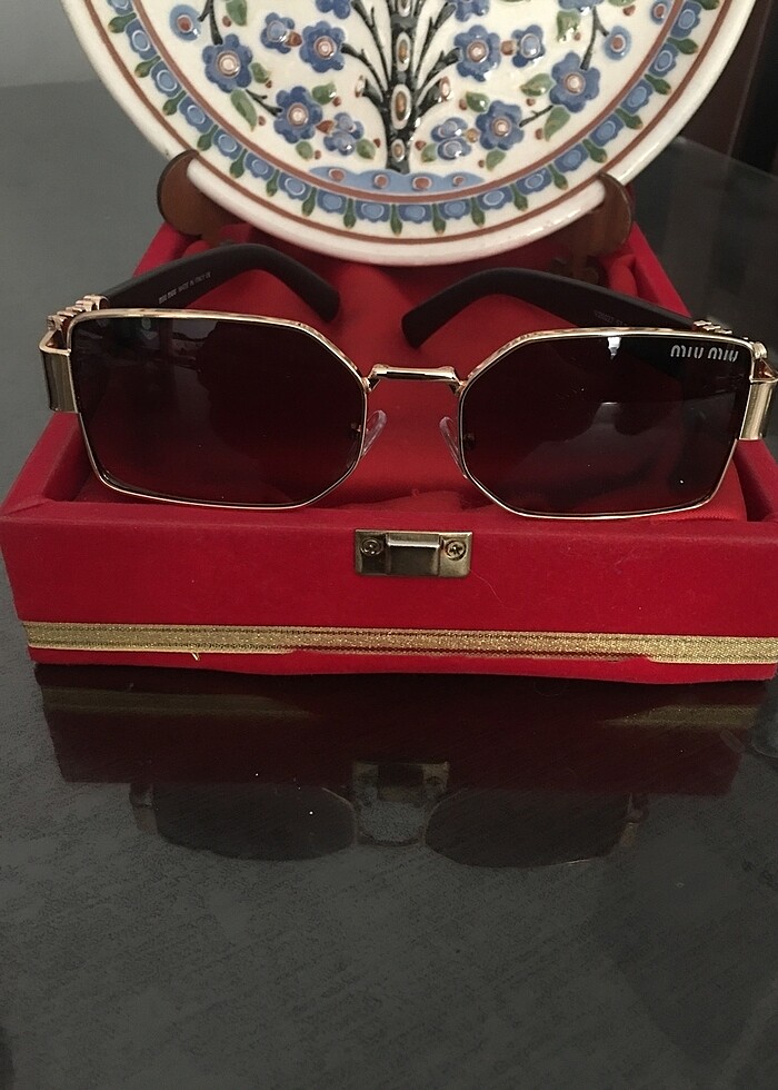 Miu Miu dan harika bir kadın güneş gözlüğü... - Görsel 3
