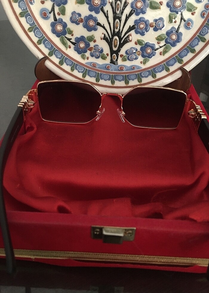 Miu Miu dan harika bir kadın güneş gözlüğü... - Görsel 5