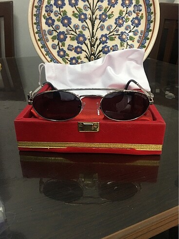 Miu Miu dan harika bir kadın güneş gözlüğü... - Görsel 3