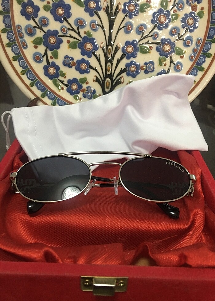 Miu Miu dan harika bir kadın güneş gözlüğü... - Görsel 2