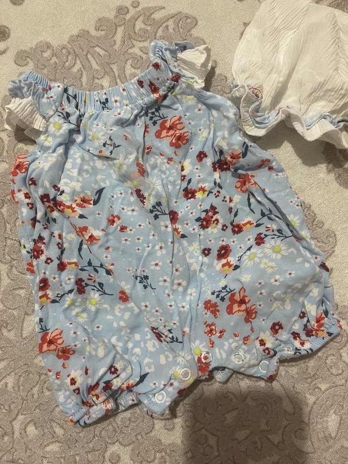 Mavi Çiçekli Fırfırlı Bebek Tulum - Görsel 2