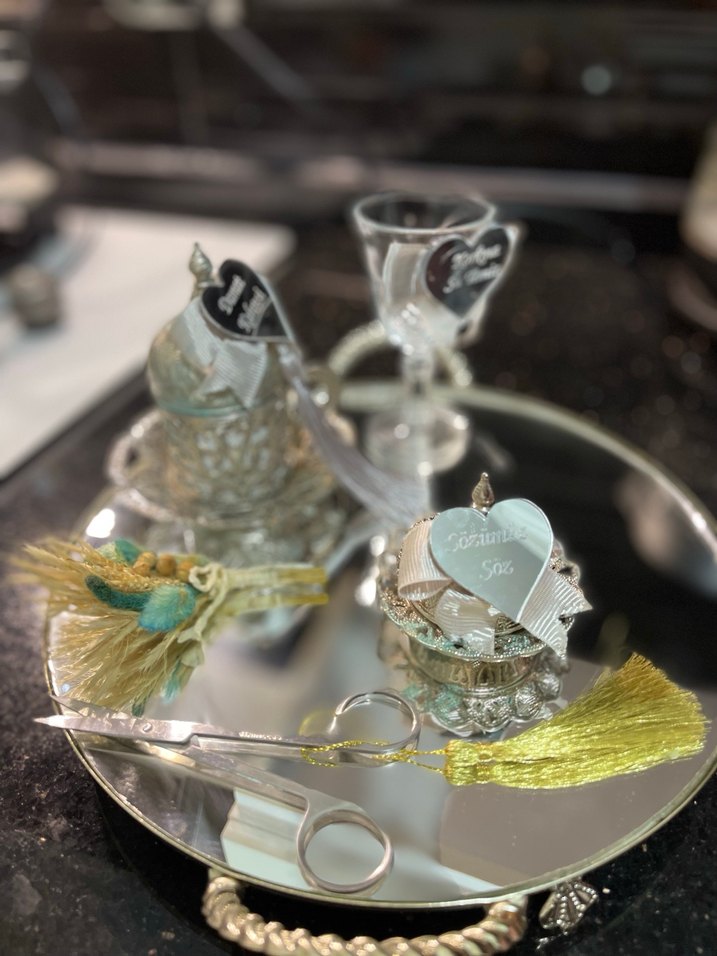 Söz kahve tepsisi yanında makası - Görsel 2