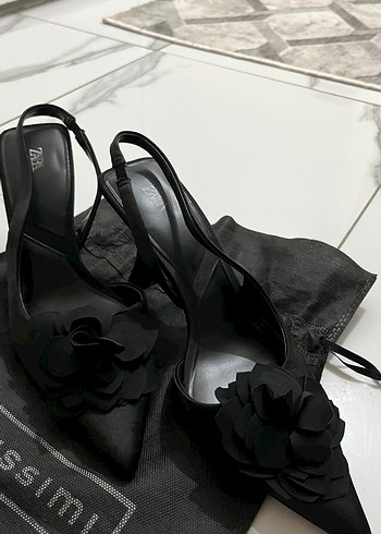 Zara Siyah  Çiçek Detaylı Stiletto - Görsel 2