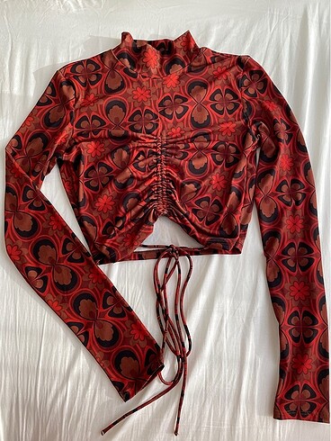 Bershka bağcıklı uzun kol crop