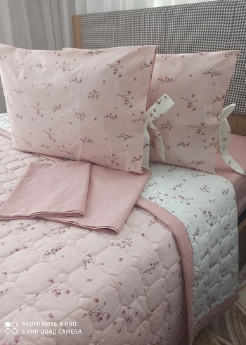 Çiçek desenli kapitone pike takımı - Görsel 2