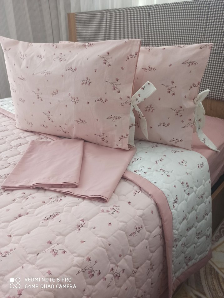 Çiçek desenli kapitone pike takımı - Görsel 2