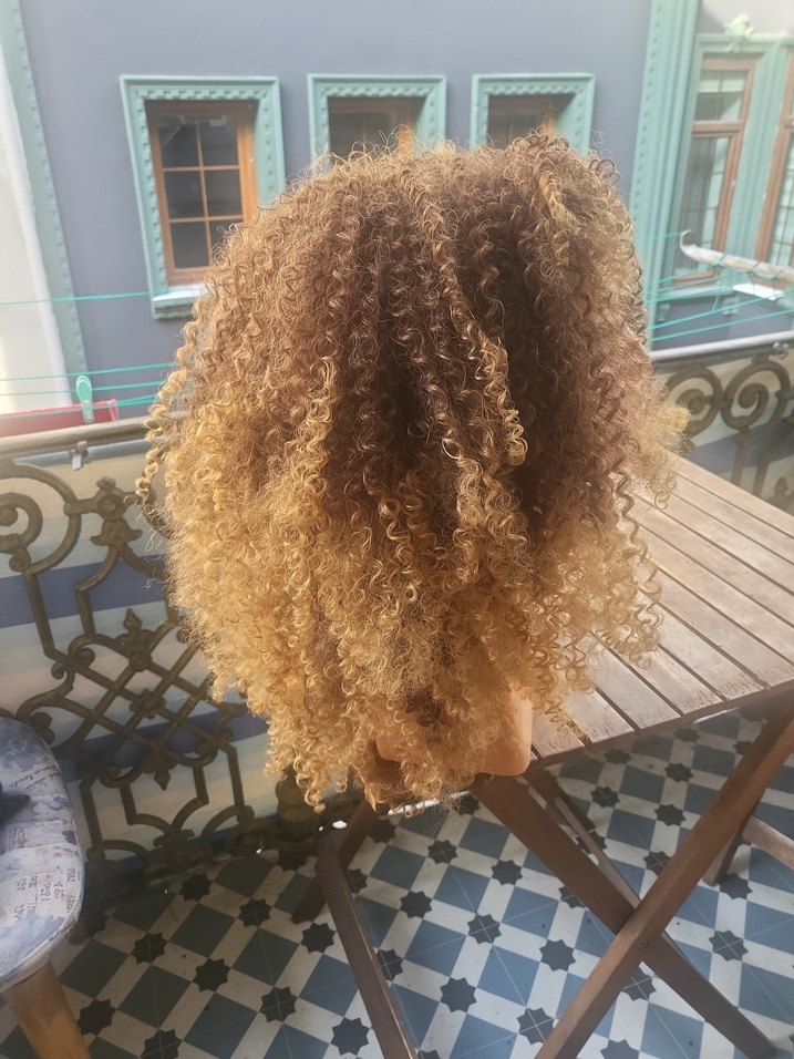 Koyu Bej Bukleli Bohem Afro kivircik Peruk sentetik - Görsel 3