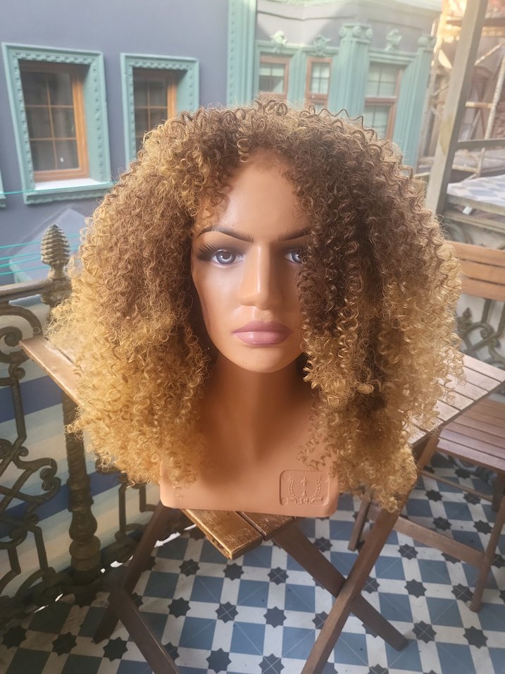 Koyu Bej Bukleli Bohem Afro kivircik Peruk sentetik - Görsel 4