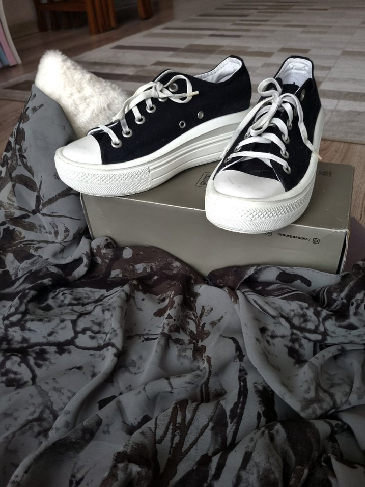 Siyah Beyaz Spor Ayakkabı Kadın Converse - Görsel 2