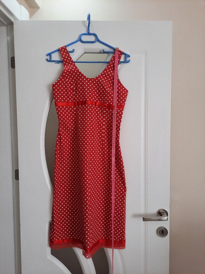 Kırmızı Puantiyeli V Yaka Midi Elbise - Görsel 3