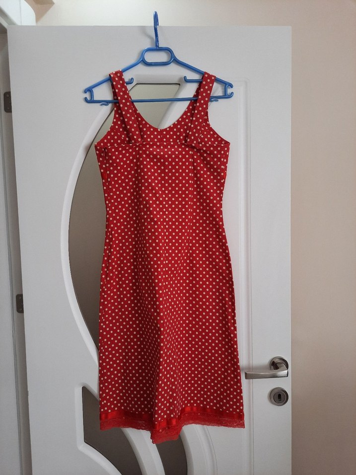 Kırmızı Puantiyeli V Yaka Midi Elbise - Görsel 4