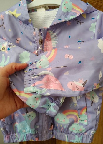 Mor Desenli Kız Çocuk Yağmurluk - Görsel 3