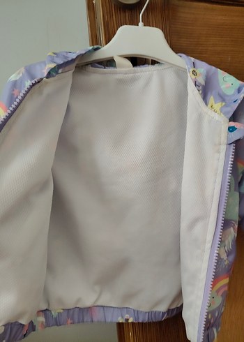 Mor Desenli Kız Çocuk Yağmurluk - Görsel 4