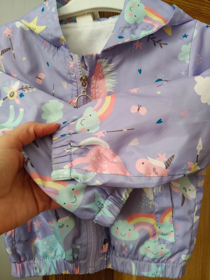 Mor Desenli Kız Çocuk Yağmurluk - Görsel 3
