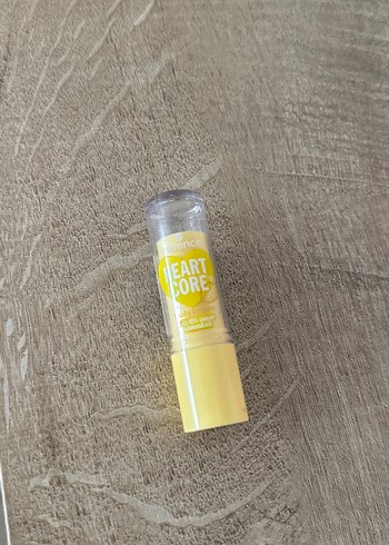 Essence heart core fruity lip balm