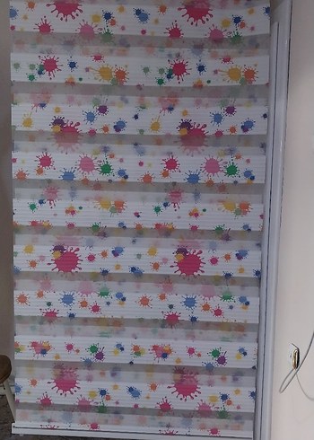 Renkli Tie-Dye Desenli Pop Kültür Perde