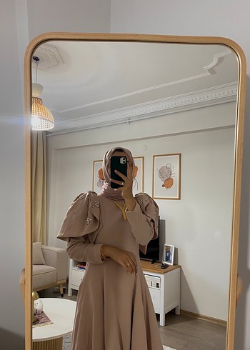 Bej Uzun Kollu Drape Detaylı Uzun Elbise