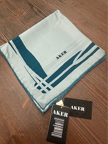 Aker Eşarp