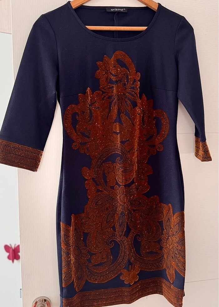 Kadife baskılı elbise - Görsel 2