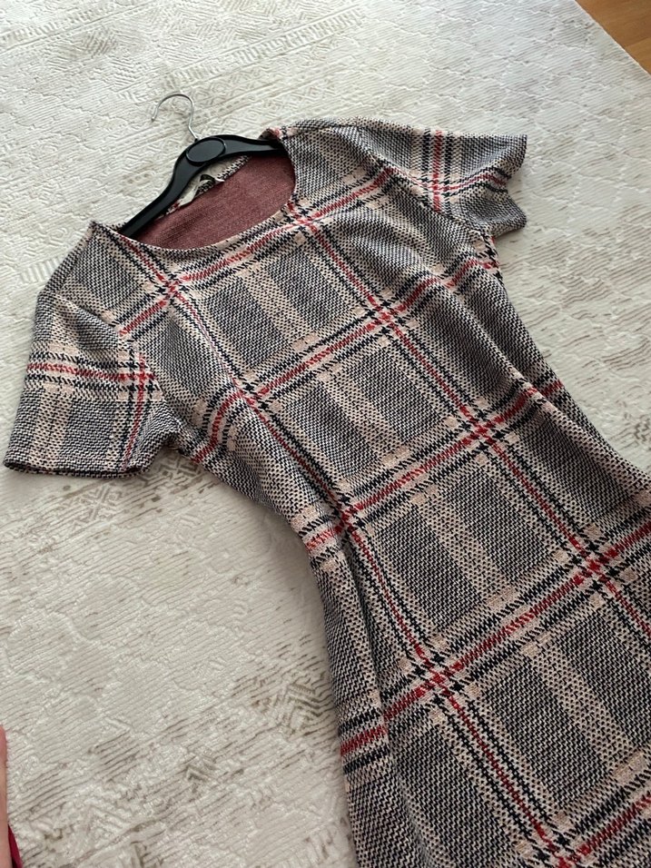 Gri Kareli Kısa Kollu Midi Elbise - Görsel 4