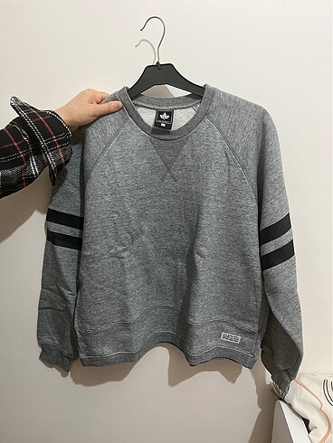 Gri Sweatshirt.