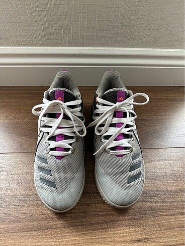 Adidas basketbol ayakkabısı