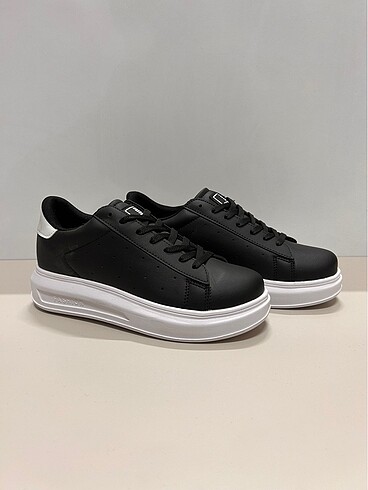38 Beden Yeni Sezon Siyah Sneaker ? Minimal ve Modern Tasarım