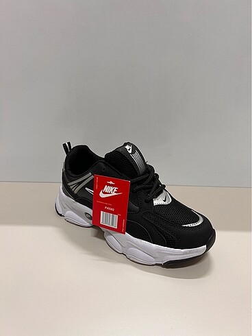 Yeni Sezon Nike Spor Ayakkabı ? Günlük Şıklık ve Üst Düzey Konfo