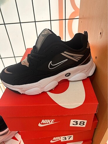 Nike spor ayakkabı kadın
