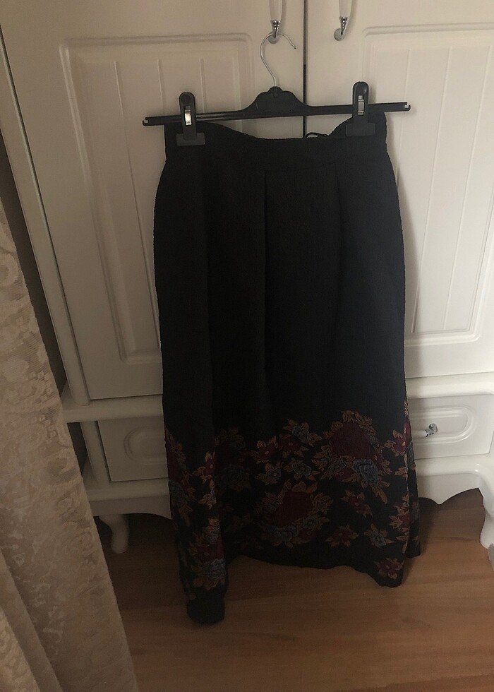 Etek gül detayı var - Görsel 2