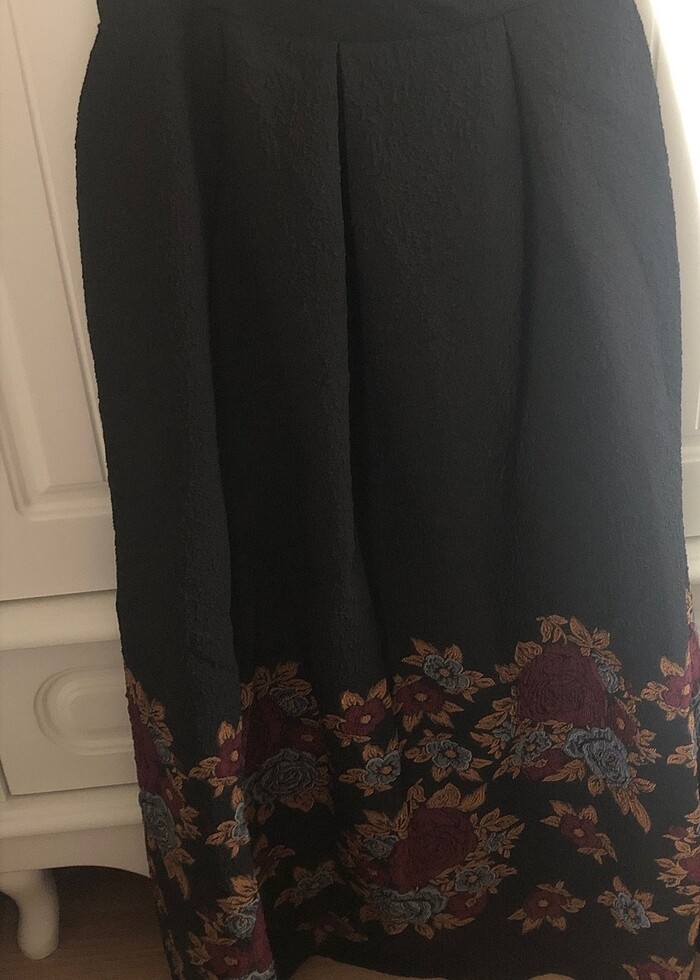 Etek gül detayı var - Görsel 3