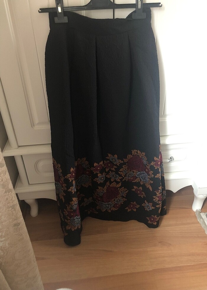 Etek gül detayı var - Görsel 4