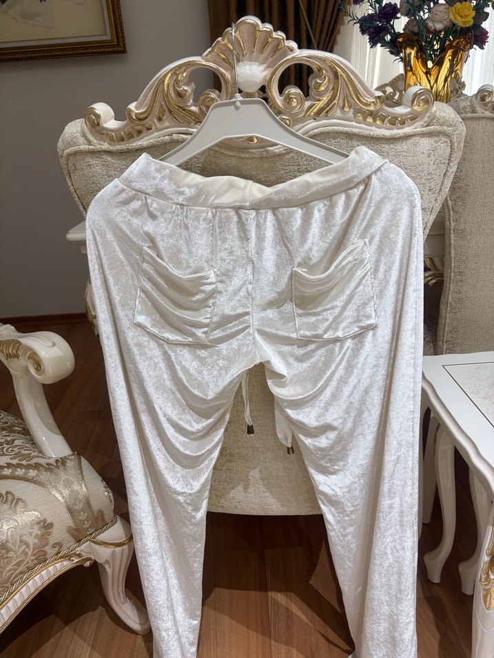 Kapüşonlu Beyaz Nakışlı Fermuarlı Sweatshirt - Görsel 3