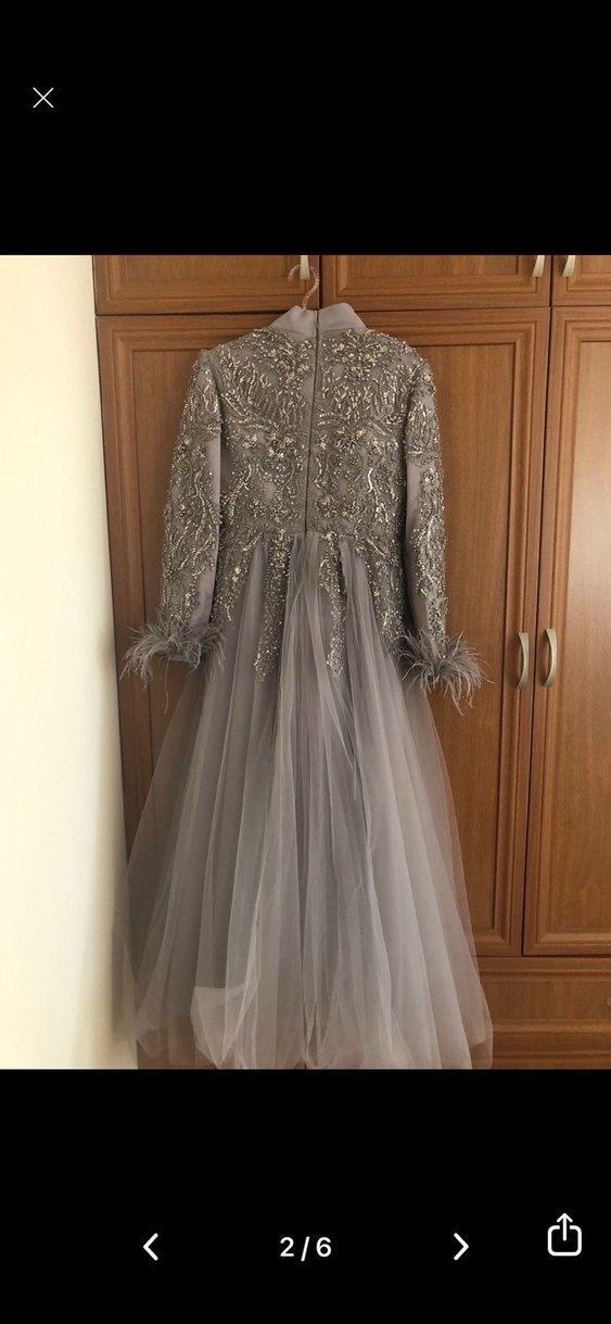 İnci İşlemeli Gri Uzun Abiye Elbise - Görsel 4