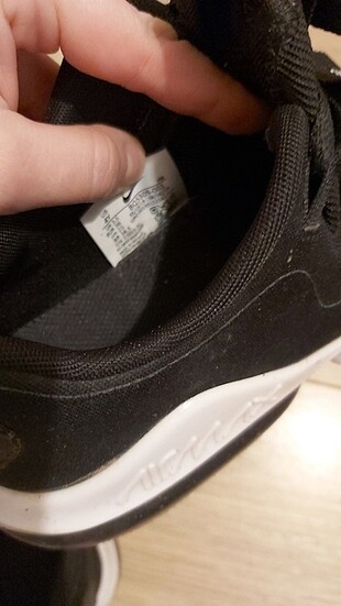 36 Beden siyah Renk Nike 36 numara sayılı giyilmistir silinmedi yıkanmadı 