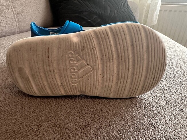 23 Beden mavi Renk Adidas erkek çocuk sandalet