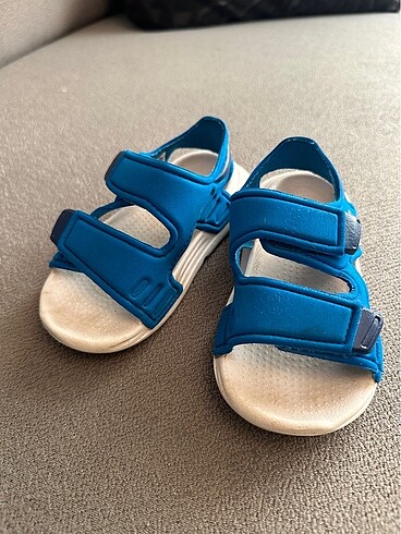 Adidas erkek çocuk sandalet