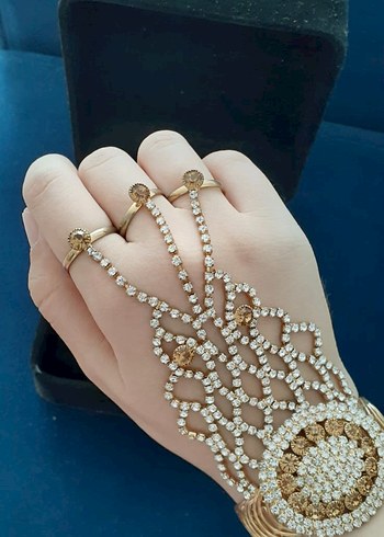 Altın Renkli İşlemeli Kadın El Zinciri - Görsel 3