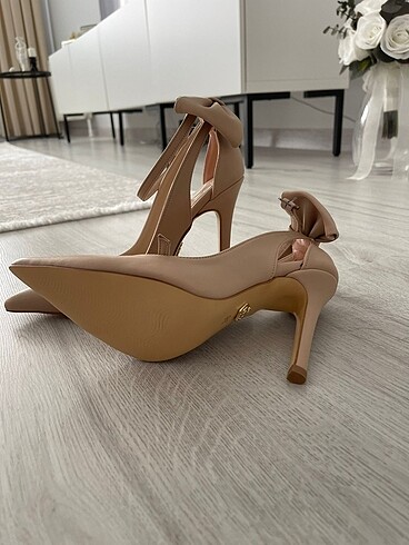 38 Beden Fiyonk detaylı stiletto