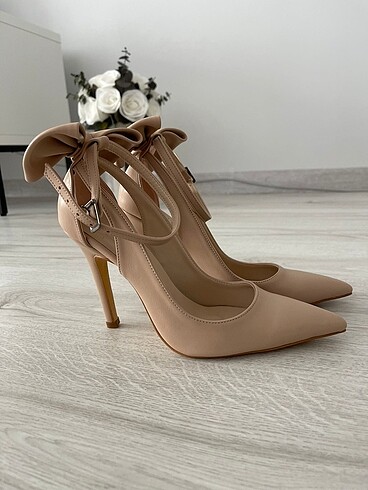 Fiyonk detaylı stiletto