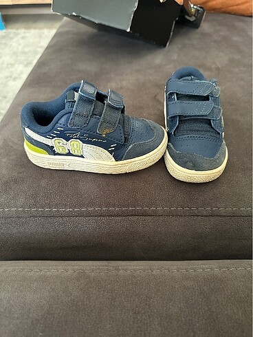 Puma marka sadece 2 kez giyildi çok iyi durumda hediye geldiği i