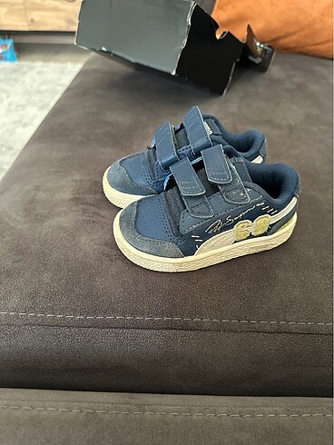 Puma Puma marka sadece 2 kez giyildi çok iyi durumda hediye geldiği i