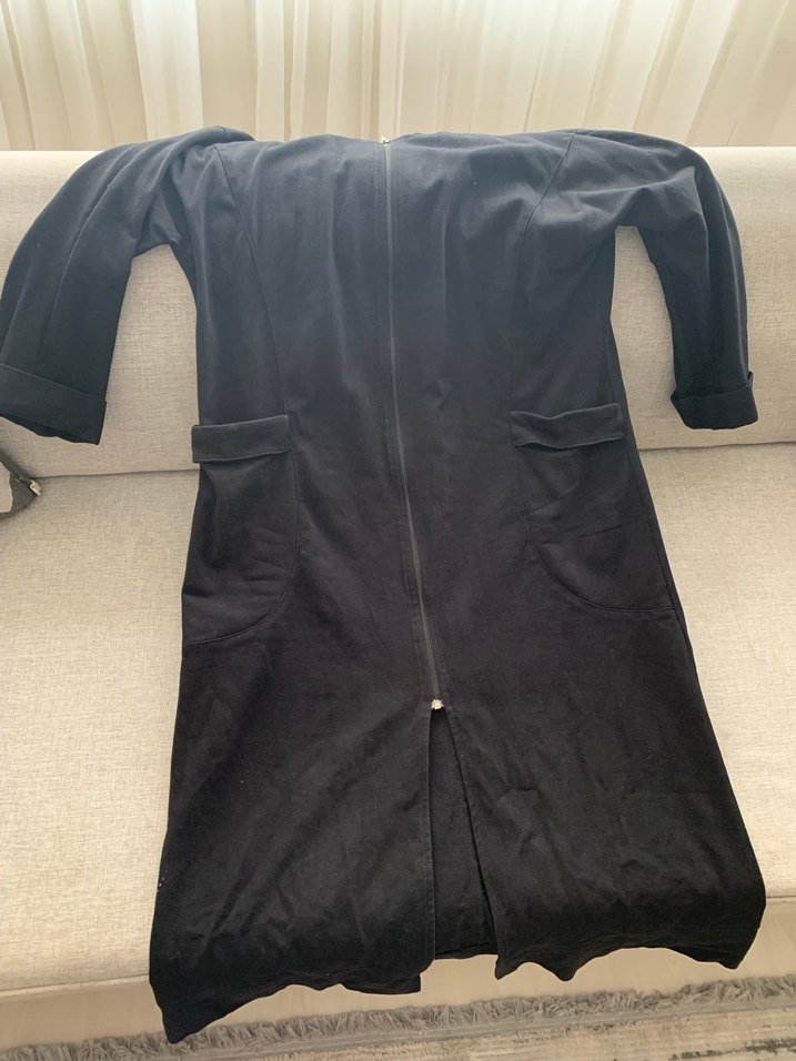 Kadın Siyah Uzun Fermuarlı Kap invee markasına aittir - Görsel 2