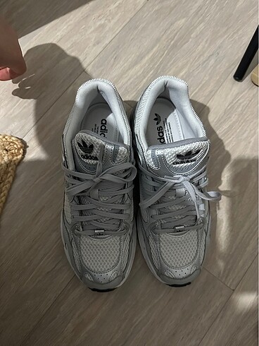 Adidas spor ayakkabı (astir)