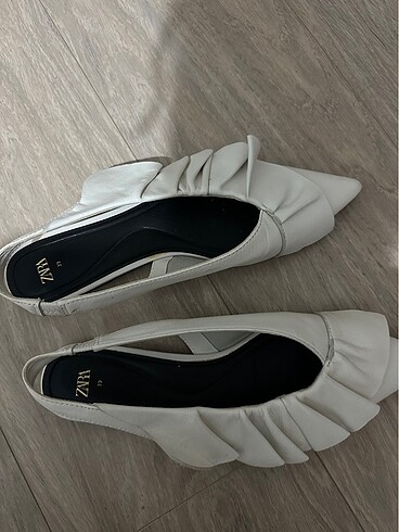 Zara babet beyaz